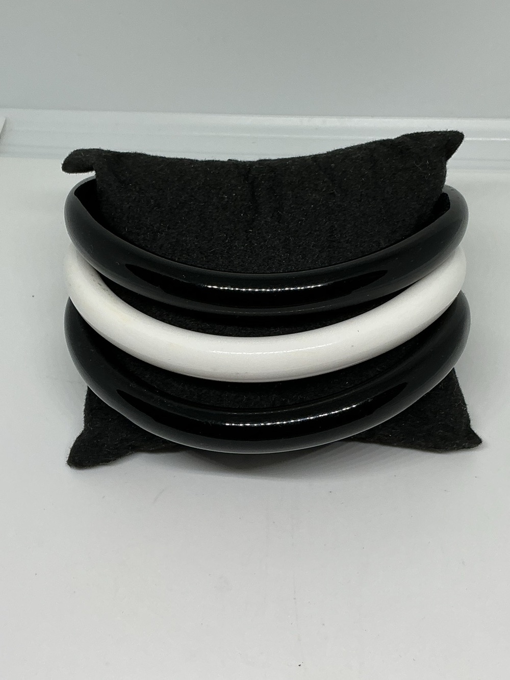 Vintage Black & White Wavy Acrylic Bangle Bracelets
